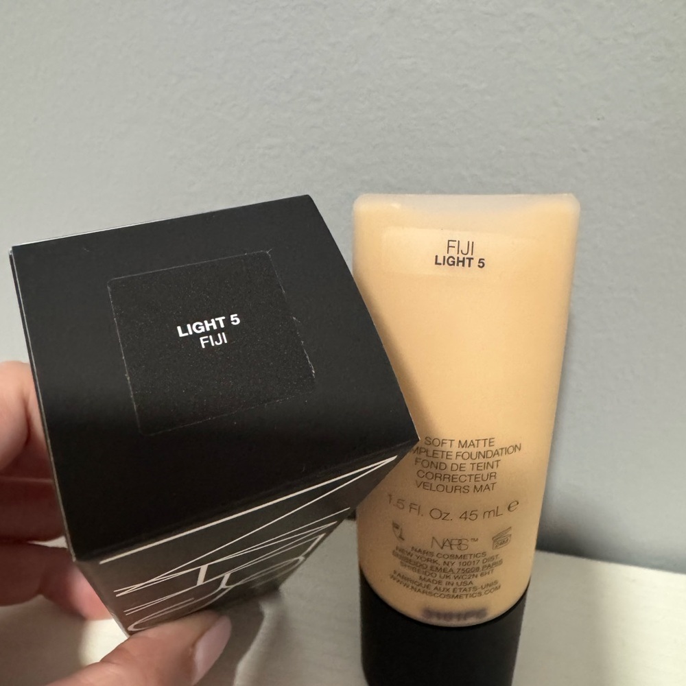 NARS Soft Matte Complete Foundation - Picture 7 of 7